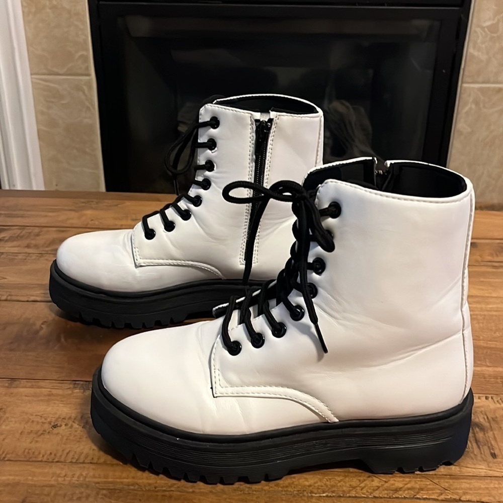 Quips chunky white Moto boots - Picture 3 of 10